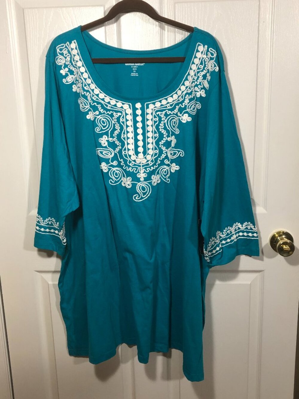 Woman within teal embroidered long TS, NWT, 3/4 sleeves, boat neck,5X